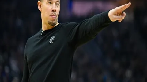 NBA半决赛赛事分析：专家推荐，内含总分及胜负解析